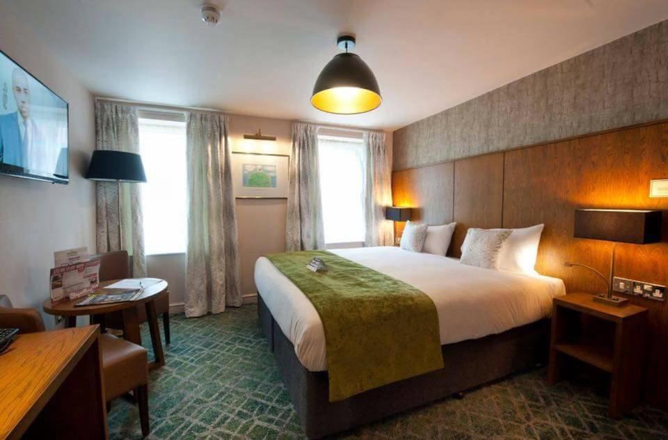 The George Hotel Wetherspoon Brecon Kültér fotó